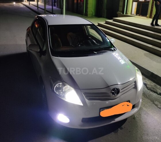 Toyota Auris 2011, 199,000 km - 1.4 л - Bakı
