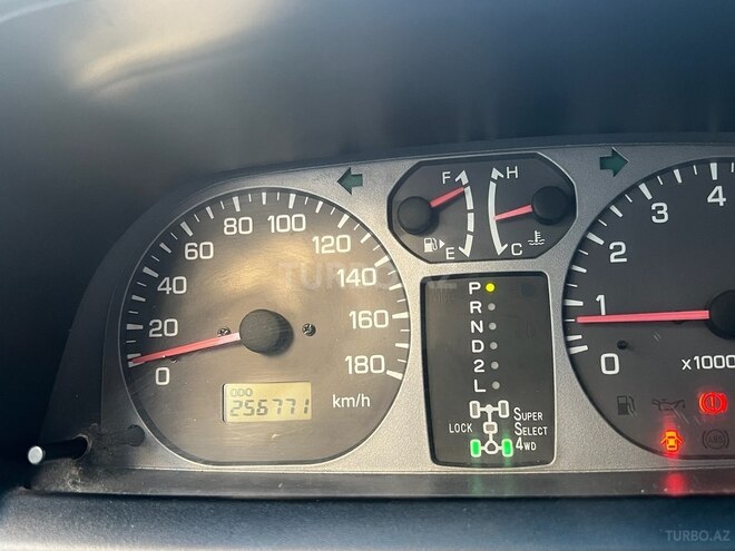 Mitsubishi Pajero io 2001, 256,000 km - 2.0 l - Bakı