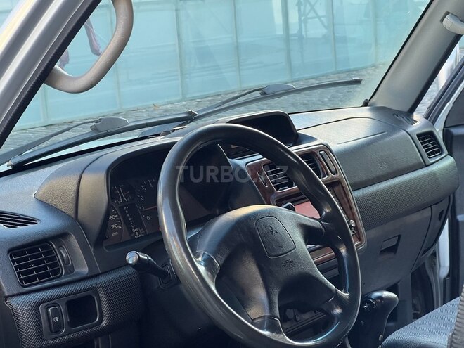 Mitsubishi Pajero io 2001, 256,000 km - 2.0 l - Bakı