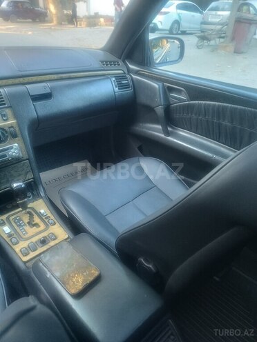 Mercedes E 240 1999, 350,809 km - 2.4 l - Mingəçevir