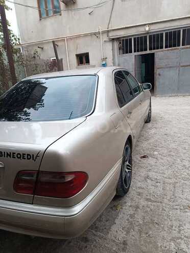 Mercedes E 320 2001, 114,674 km - 3.2 l - Bakı