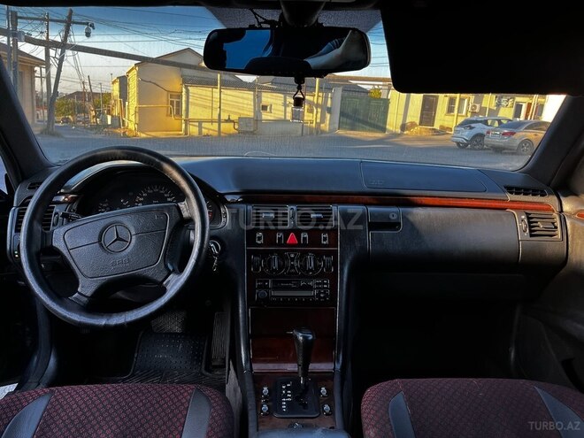 Mercedes E 230 1996, 315,000 km - 2.3 л - Bakı