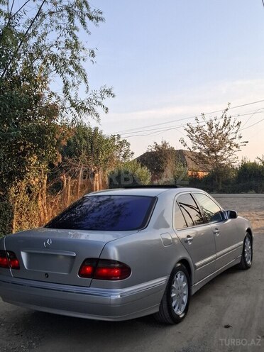 Mercedes E 240 2000, 201,000 km - 2.4 l - Bakı