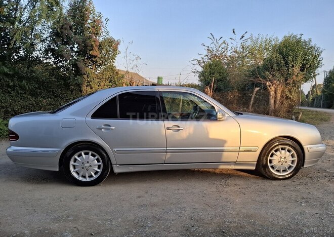 Mercedes E 240 2000, 201,000 km - 2.4 l - Bakı