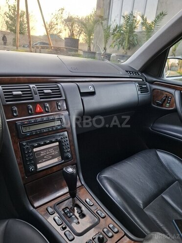 Mercedes E 240 2000, 201,000 km - 2.4 l - Bakı