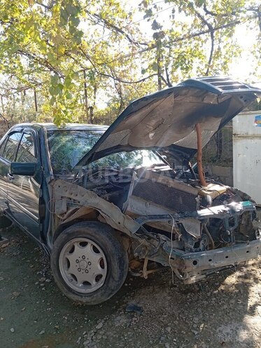 Mercedes C 180 1994, 240,000 km - 1.8 л - Yevlax