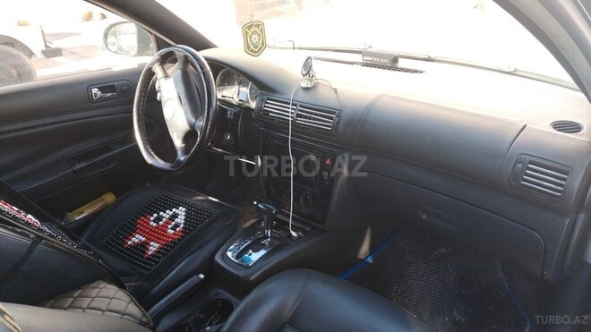 Volkswagen Passat 2004, 320,000 km - 1.8 l - Bakı
