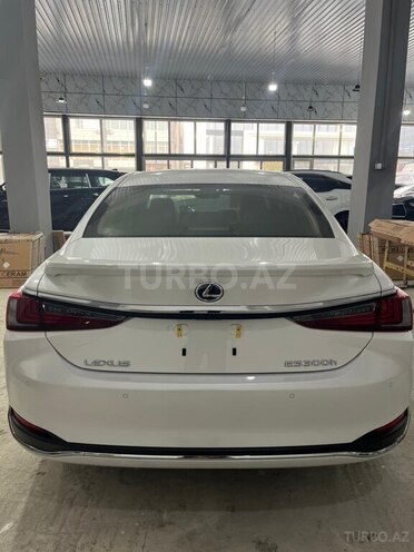 Lexus ES 300h-4