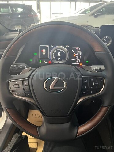 Lexus ES 300h-8