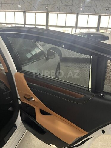 Lexus ES 300h-11