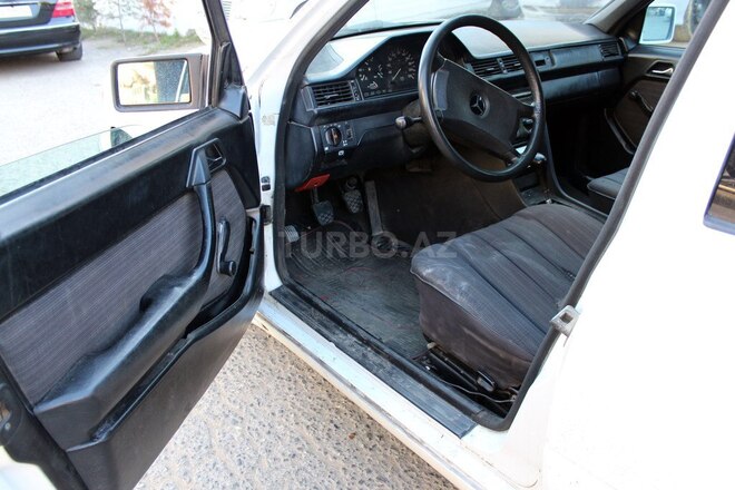 Mercedes E 230 1990, 280,000 km - 2.3 l - Bakı