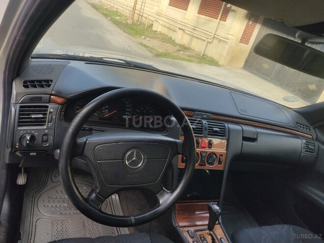 Mercedes E 240 1999, 391,000 km - 2.4 l - Sumqayıt
