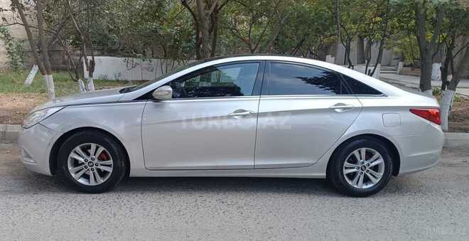 Hyundai Sonata-5