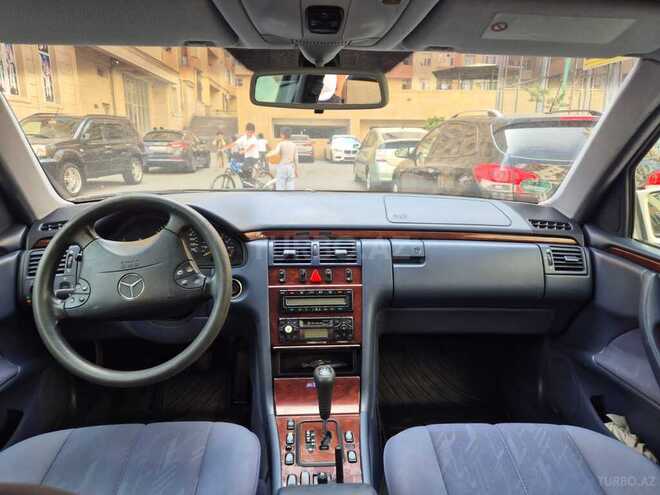 Mercedes E 240 1999, 327,900 km - 2.4 l - Xırdalan