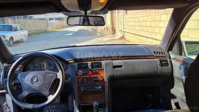 Mercedes E 240 1998, 322,325 km - 2.4 л - Goranboy