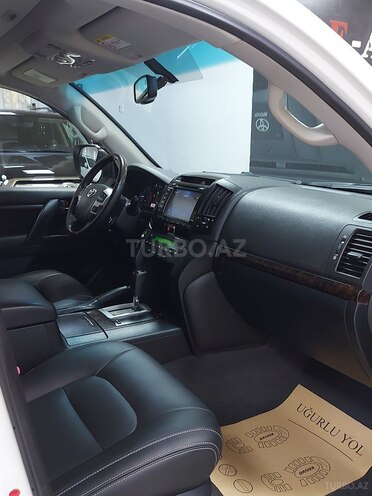 Toyota Land Cruiser-7
