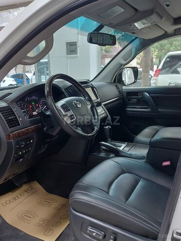 Toyota Land Cruiser-6