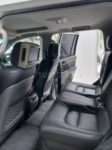 Toyota Land Cruiser-9