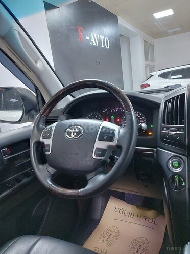 Toyota Land Cruiser-11
