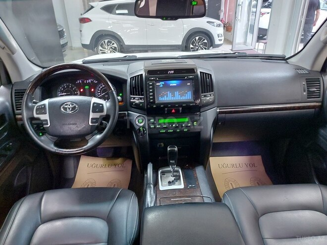 Toyota Land Cruiser-10