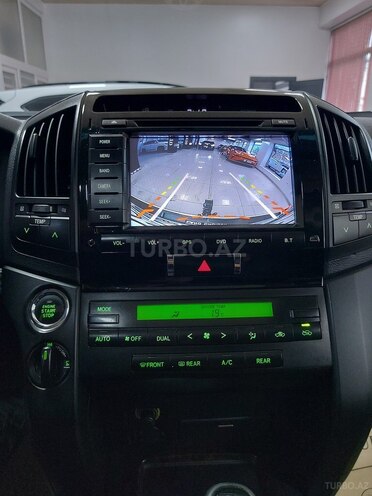 Toyota Land Cruiser-12