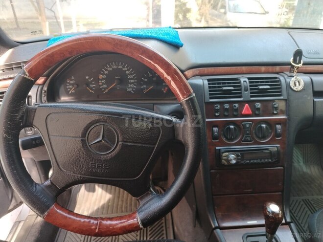 Mercedes E 280 1996, 290,000 km - 2.8 л - Sumqayıt