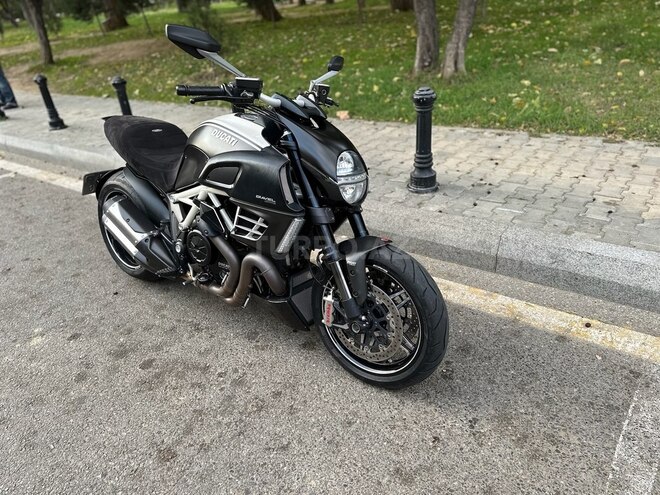 Ducati Diavel-1