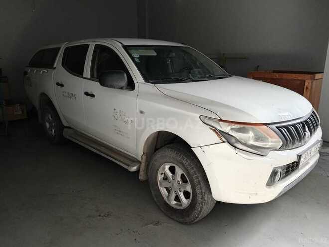 Mitsubishi L200 2019, 271,000 km - 2.4 л - Bakı