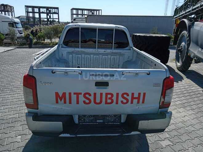 Mitsubishi L200 2019, 271,000 km - 2.4 л - Bakı