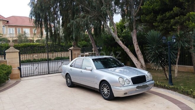 Mercedes E 240 1998, 42,500 km - 2.4 l - Bakı