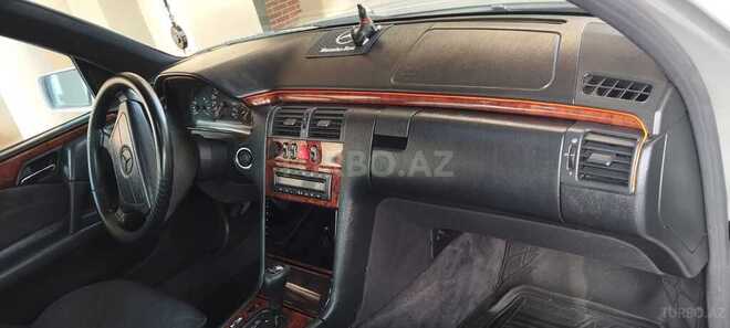 Mercedes E 240 1998, 42,500 km - 2.4 l - Bakı