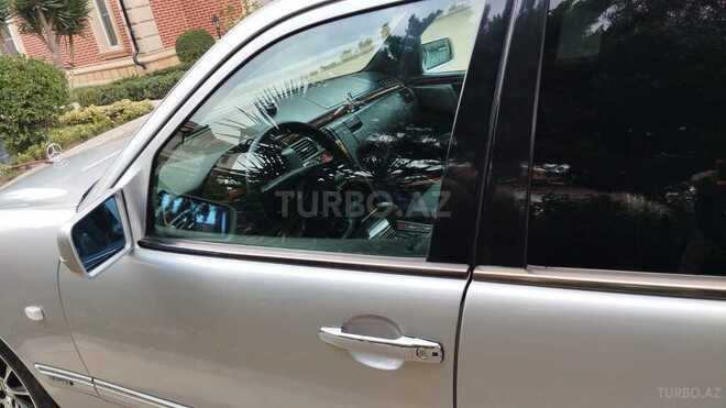 Mercedes E 240 1998, 42,500 km - 2.4 l - Bakı