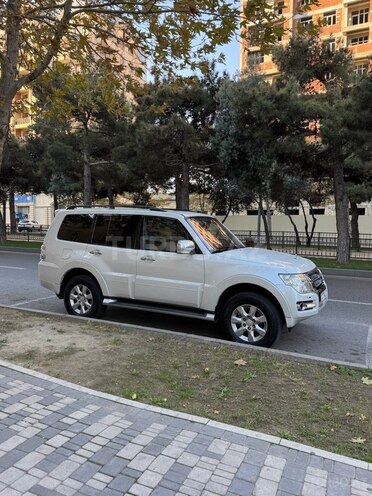 Mitsubishi Pajero 2010, 299,800 km - 3.5 л - Bakı