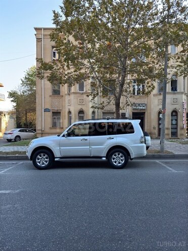 Mitsubishi Pajero 2010, 299,800 km - 3.5 л - Bakı