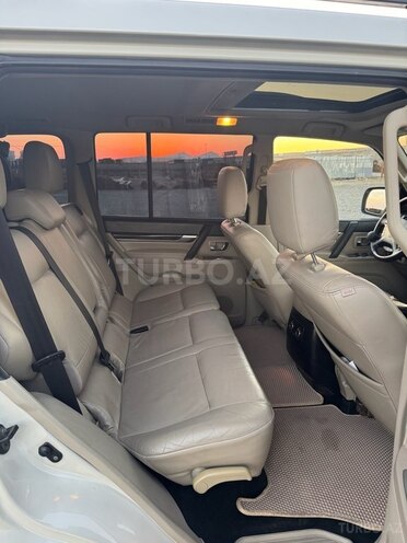 Mitsubishi Pajero 2010, 299,800 km - 3.5 л - Bakı