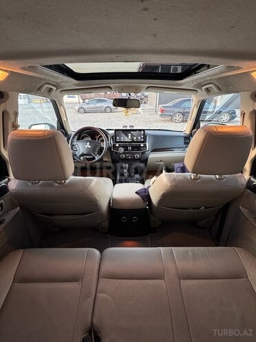 Mitsubishi Pajero 2010, 299,800 km - 3.5 л - Bakı