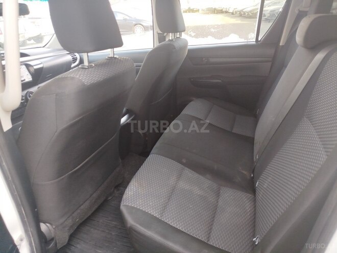 Toyota Hilux-11
