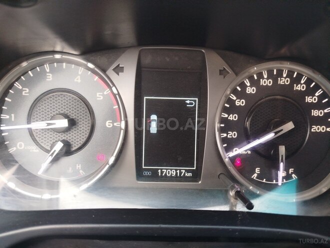 Toyota Hilux-8