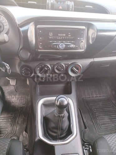 Toyota Hilux-10
