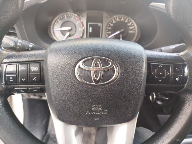 Toyota Hilux-9