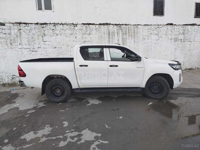 Toyota Hilux-4