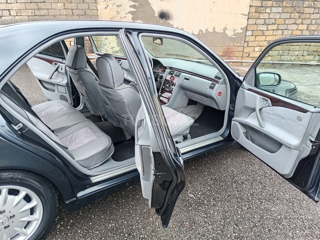 Mercedes E 220 d 2001, 243,400 km - 2.2 l - Bakı