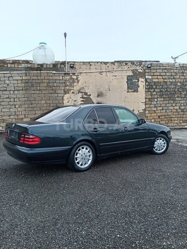 Mercedes E 220 d 2001, 243,400 km - 2.2 l - Bakı