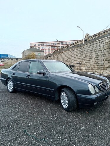 Mercedes E 220 d 2001, 243,400 km - 2.2 l - Bakı