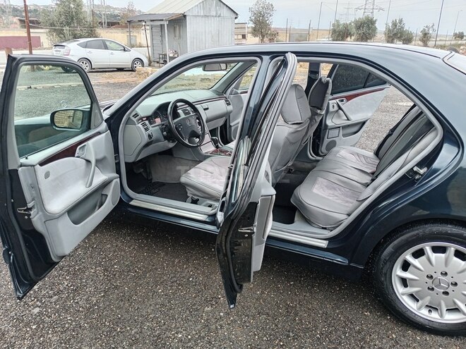 Mercedes E 220 d 2001, 243,400 km - 2.2 l - Bakı