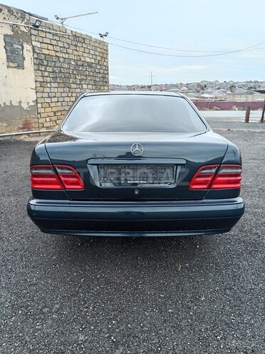 Mercedes E 220 d 2001, 243,400 km - 2.2 l - Bakı