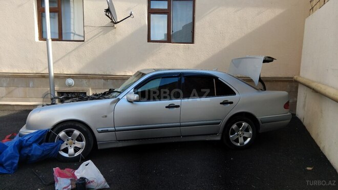 Mercedes E 230 1996, 256,587 km - 2.3 l - Göygöl