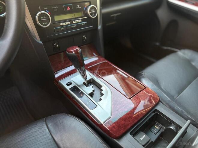 Toyota Camry-13
