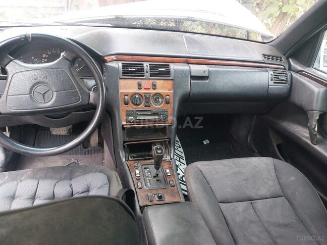 Mercedes E 230 1999, 200,000 km - 2.3 l - Bakı