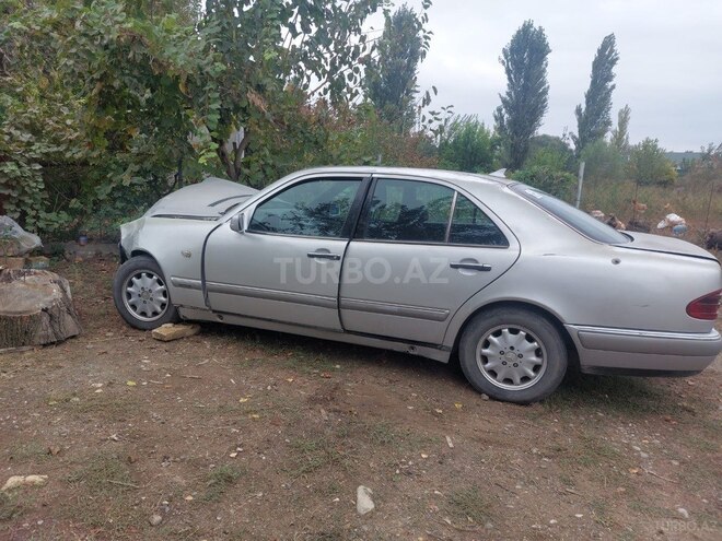Mercedes E 230 1999, 200,000 km - 2.3 l - Bakı